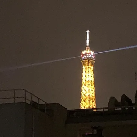 Vue Sur La Tour Eiffel *