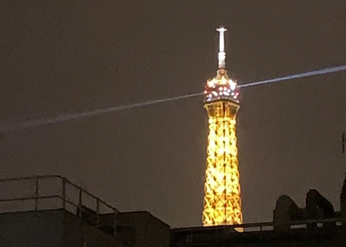 Vue Sur La Tour Eiffel *